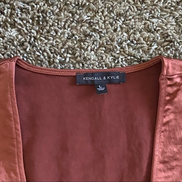 Kendall & Kylie Tie Top - Picture 2 of 4